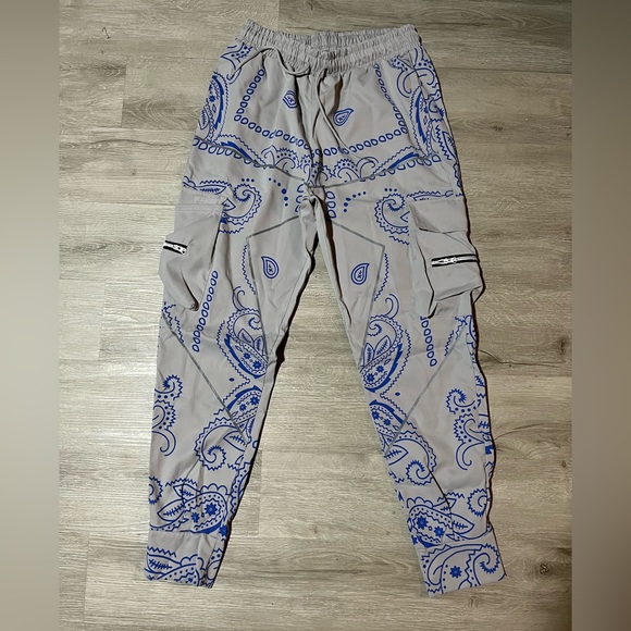 Men’s Gray and Blue Bandanna Print Cargo Joggers - Picture 1 of 5